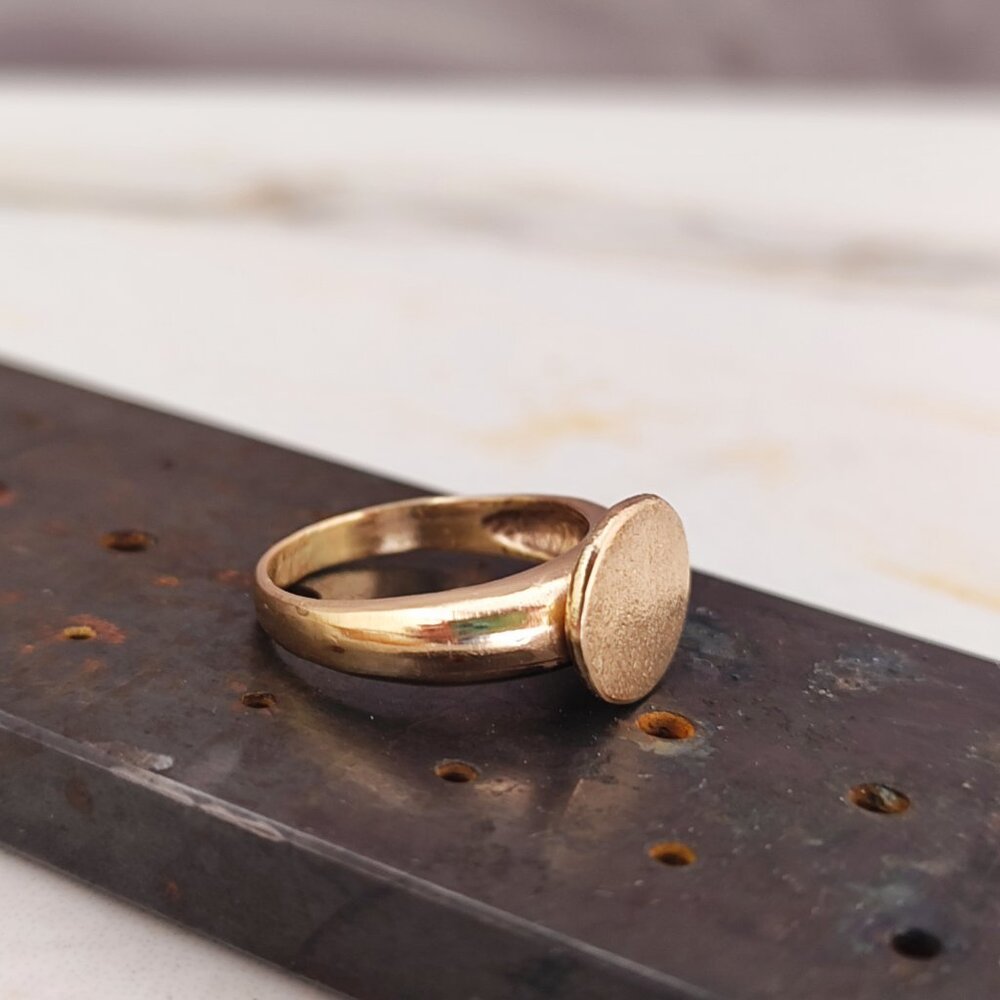 Signet ring. 14k solid yellow gold ring. - Picture 15 of 17
